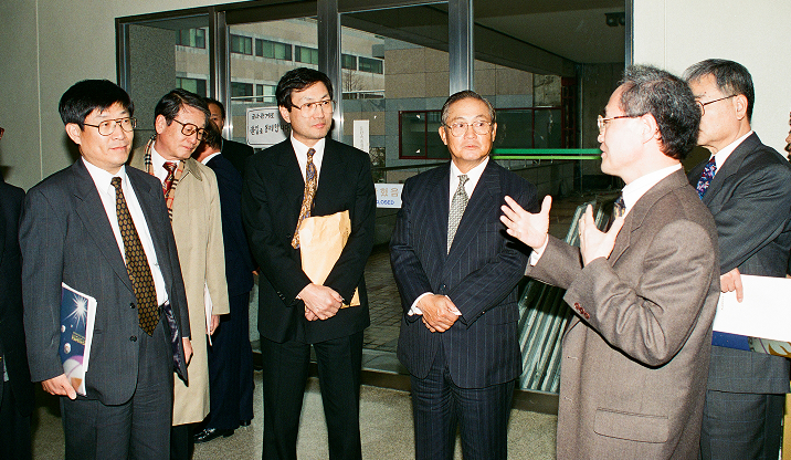1995년 대학 전담 법인 출범