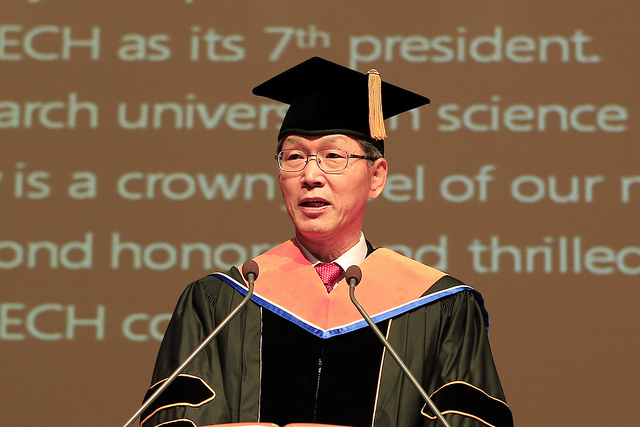 The POSTECH community came together on Tuesday, September 01, 2015 to welcome and celebrate the 7th president of POSTECH, Dr. Doh-Yeon Kim. Held in the POSTECH Auditorium, the inauguration ceremony was attended by about a thousand of POSTECH members and distinguished guests ranging from academics and political leaders to representatives of local community. Some of the distinguished attendees included the chairman of the POSTECH Foundation, Ohjoon Kwon, president of the National Research Foundation of Korea, Min Keun Chung, and president of Seoul National University, Nak-in Sung.  In the inaugural address, President Doh-Yeon Kim announced his pledge to &ldquo;devote [himself] &hellip; to ensure that POSTECH continues to fulfill its mission and hold true to its reputation as a leading university that shepherds the advancement of Pohang and Korea.&rdquo;  &ldquo;POSTECH is to become a flagship university,&rdquo; President Kim said, &ldquo;to steer our nation into a new direction of higher education and research.&rdquo; 